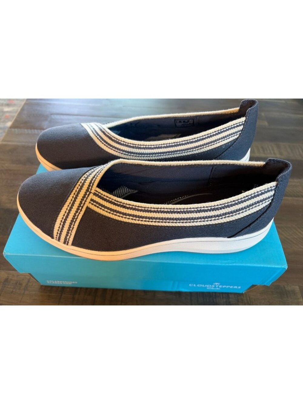 NEW Clarks Cloudsteppers Breeze sky Air Navy Marine Size 9 W NIB